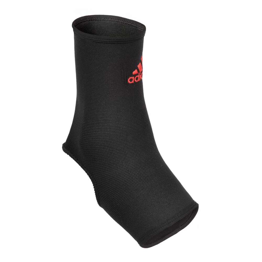 adidas-epistragalida_BBdVD_f0178811-a549-41bf-beb4-6e877ca60d44